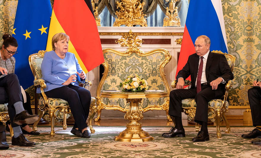 611fb1d4461d0-merkel putin.jpg